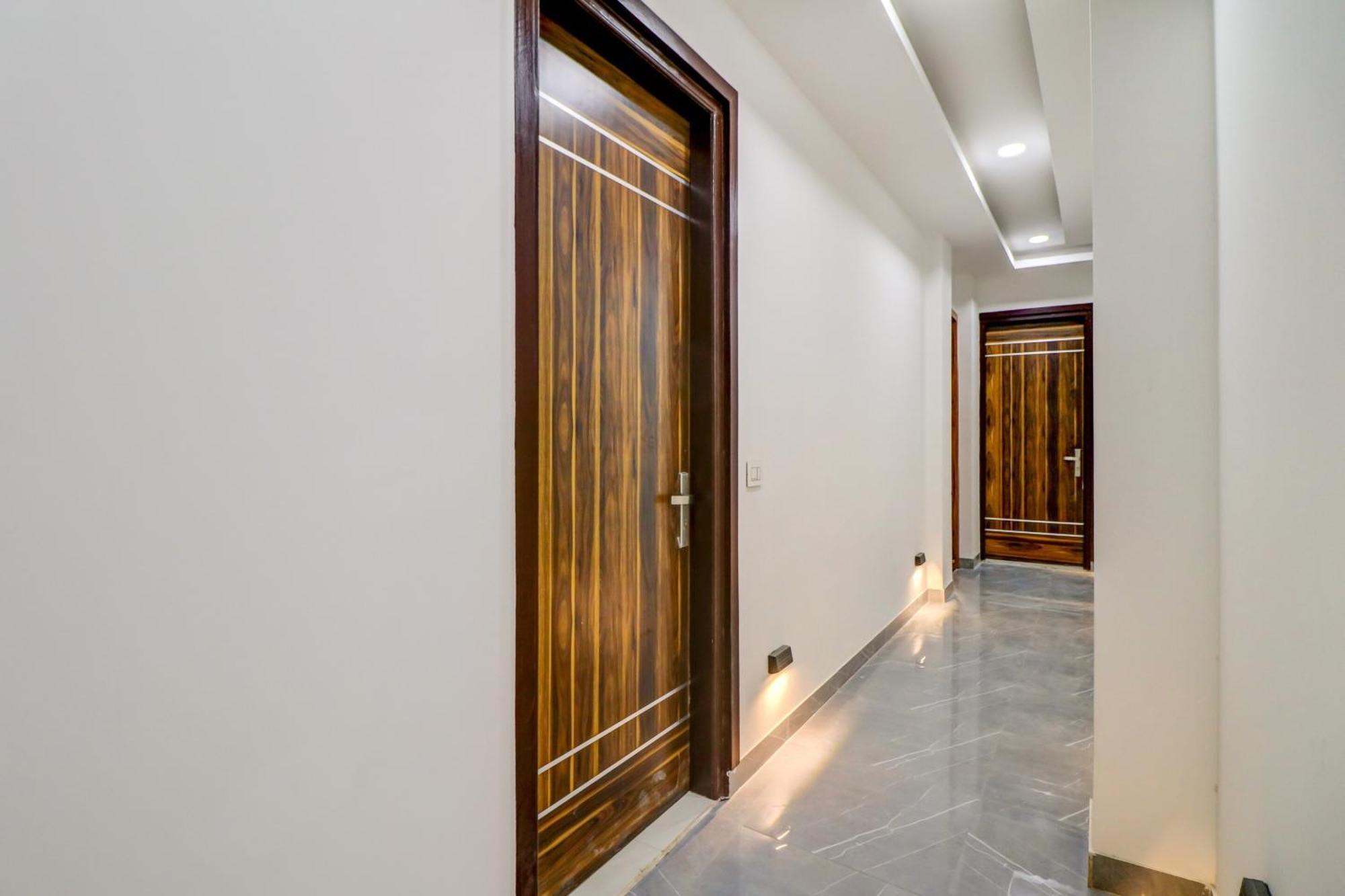 Capital O 80318 Hotel Sai Plaza Nueva Delhi Exterior foto