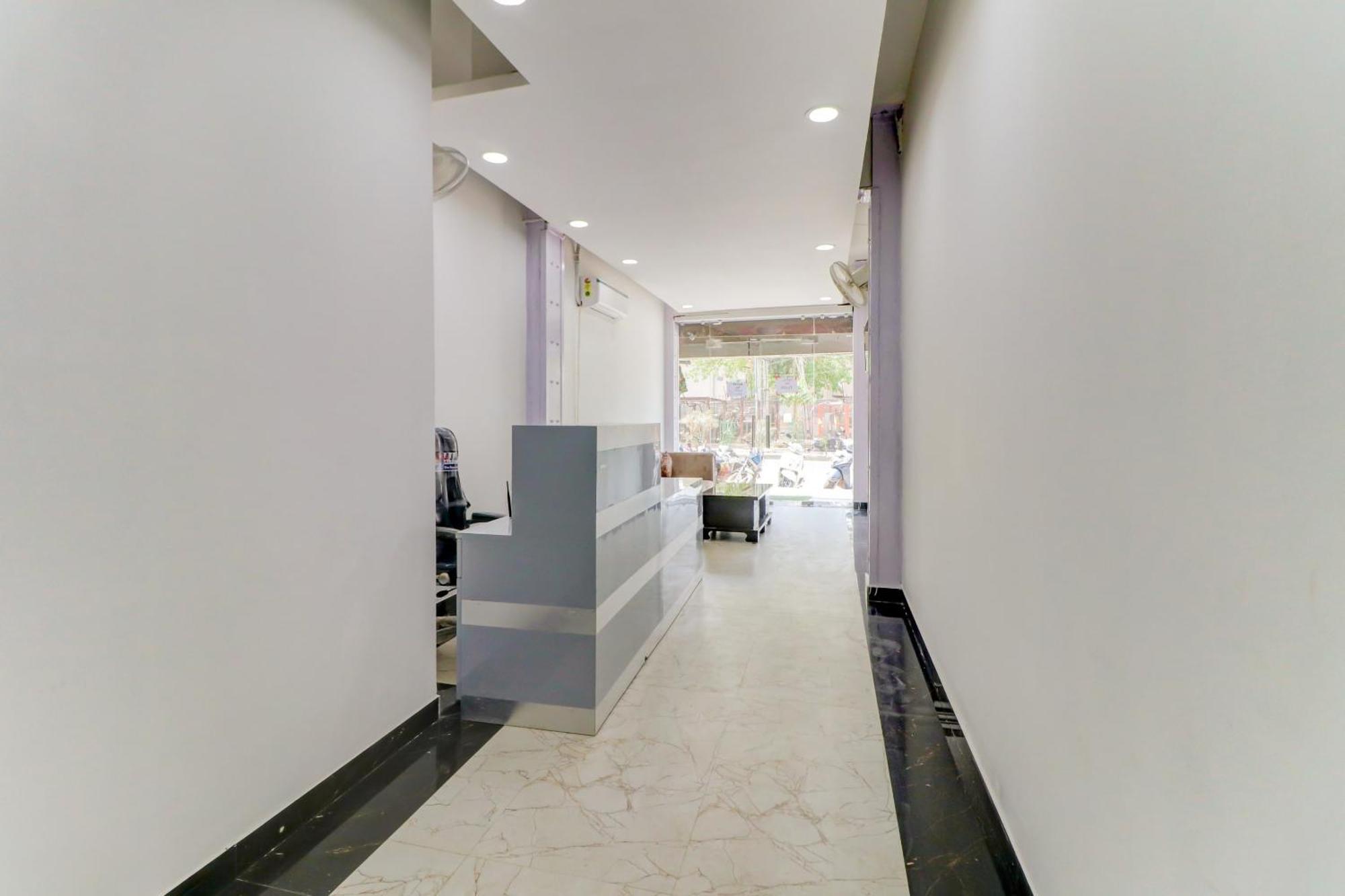 Capital O 80318 Hotel Sai Plaza Nueva Delhi Exterior foto
