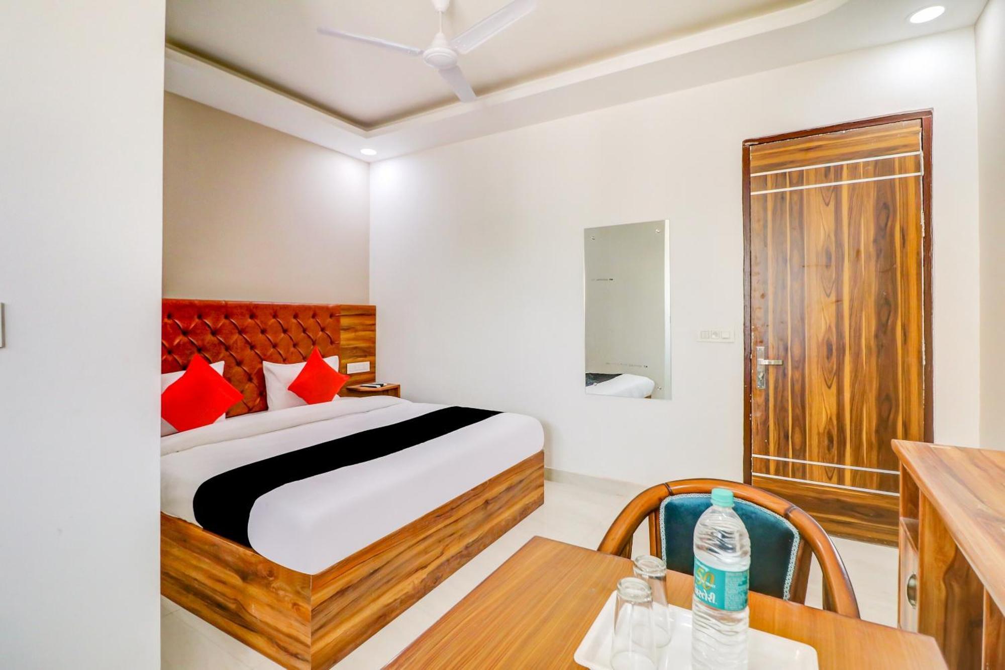 Capital O 80318 Hotel Sai Plaza Nueva Delhi Exterior foto