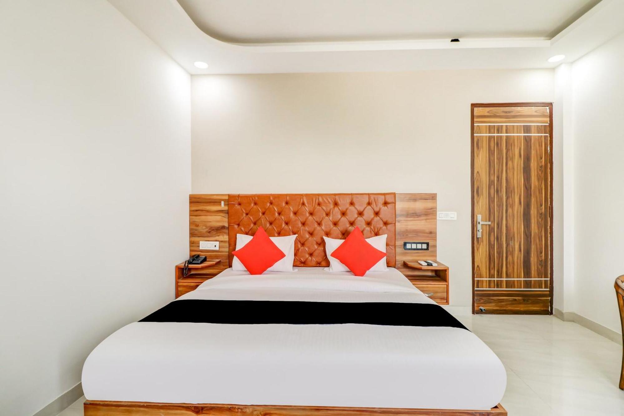 Capital O 80318 Hotel Sai Plaza Nueva Delhi Exterior foto