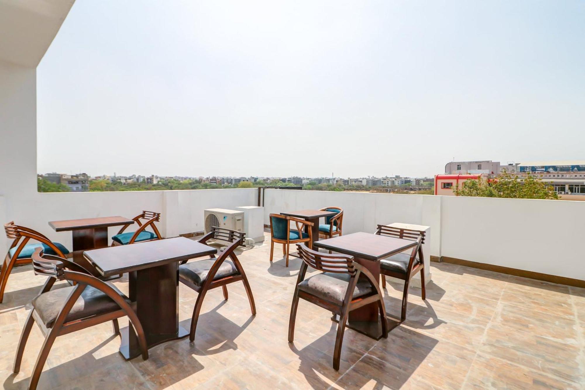 Capital O 80318 Hotel Sai Plaza Nueva Delhi Exterior foto