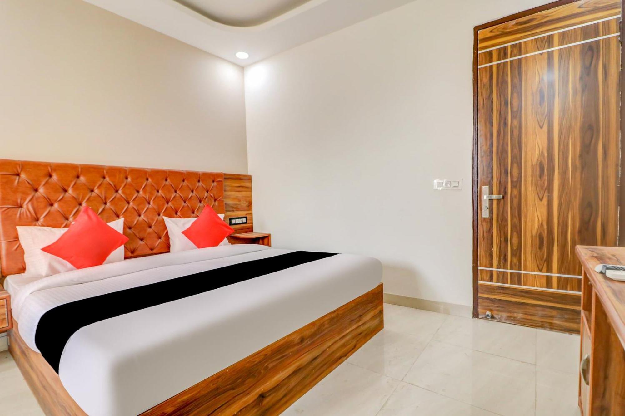 Capital O 80318 Hotel Sai Plaza Nueva Delhi Exterior foto